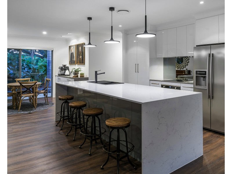 2014 Gracemere Gardens Cct, Hope Island QLD 4212