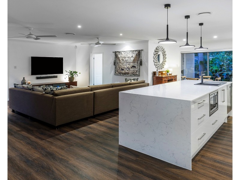 2014 Gracemere Gardens Cct, Hope Island QLD 4212