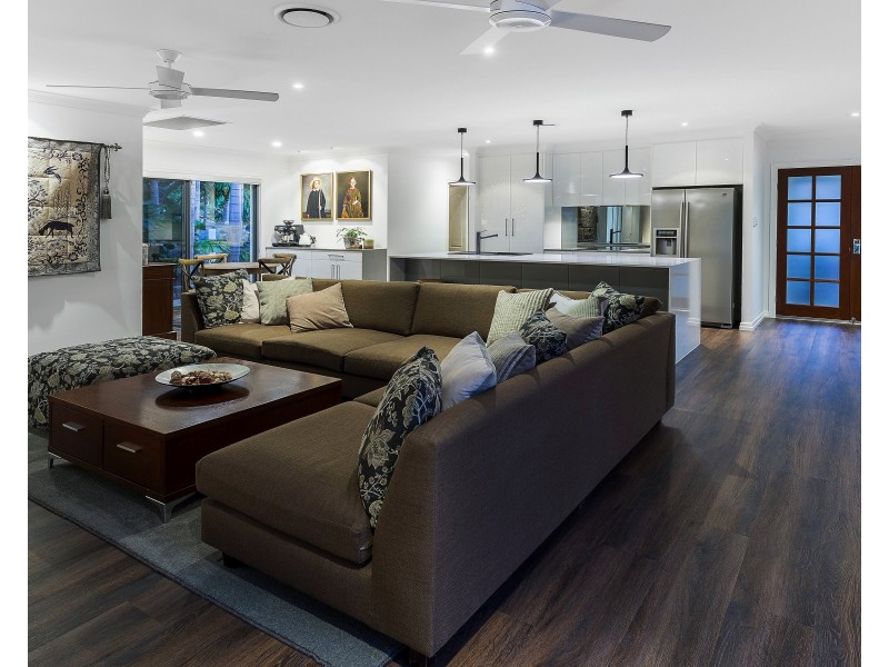 2014 Gracemere Gardens Cct, Hope Island QLD 4212