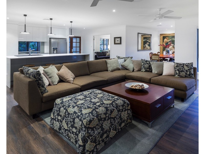 2014 Gracemere Gardens Cct, Hope Island QLD 4212