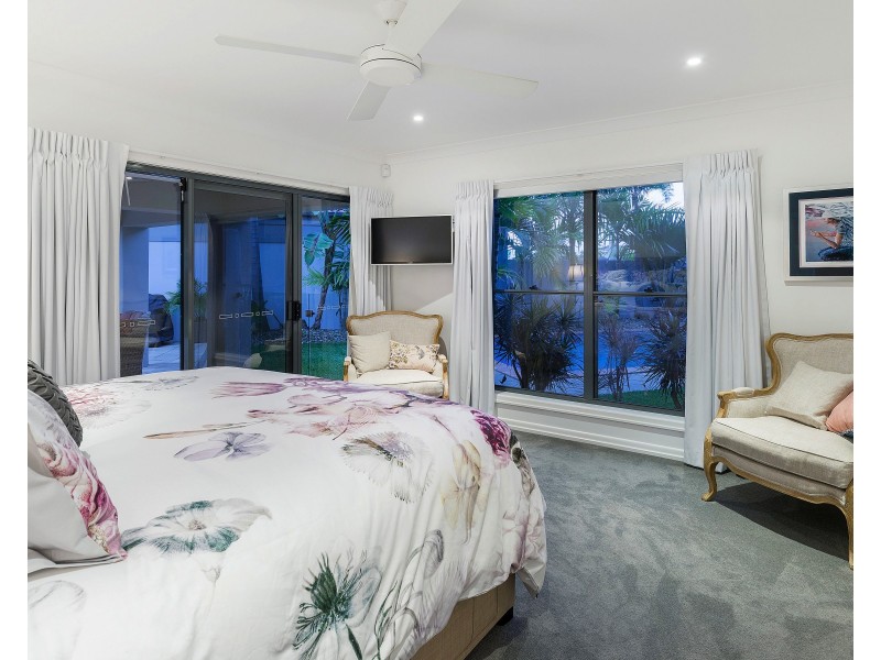 2014 Gracemere Gardens Cct, Hope Island QLD 4212
