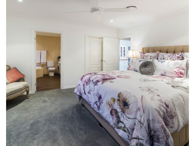 2014 Gracemere Gardens Cct, Hope Island QLD 4212