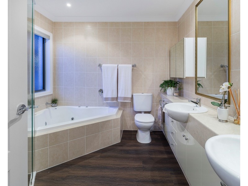 2014 Gracemere Gardens Cct, Hope Island QLD 4212