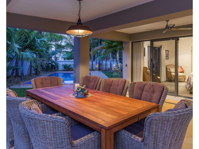 2014 Gracemere Gardens Cct, Hope Island QLD 4212