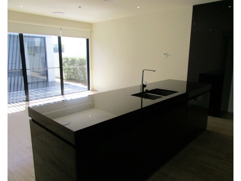 Hope Island QLD 4212