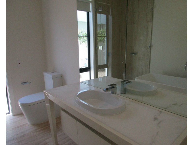 Hope Island QLD 4212