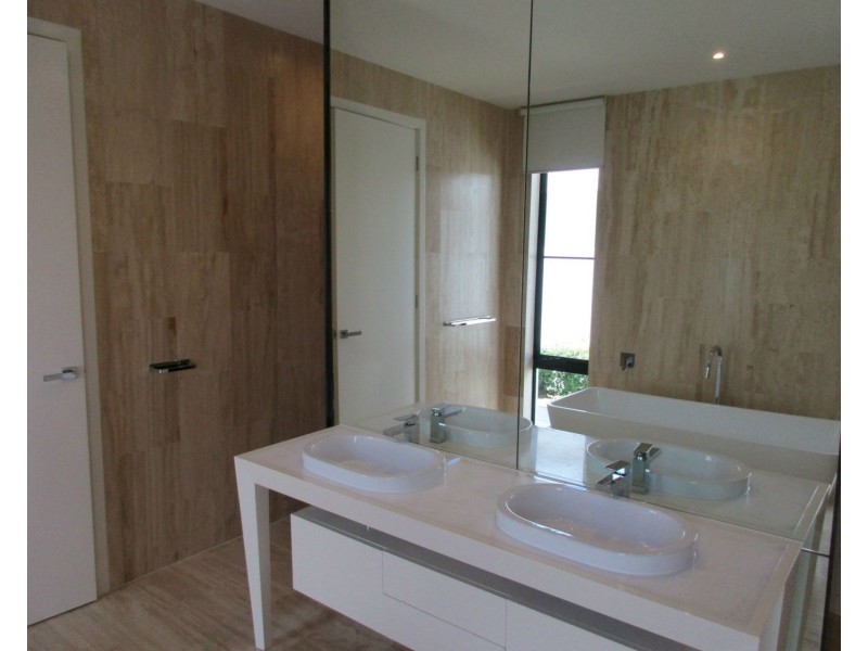 Hope Island QLD 4212