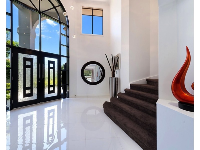 1675 Riverdale Dr, Hope Island QLD 4212