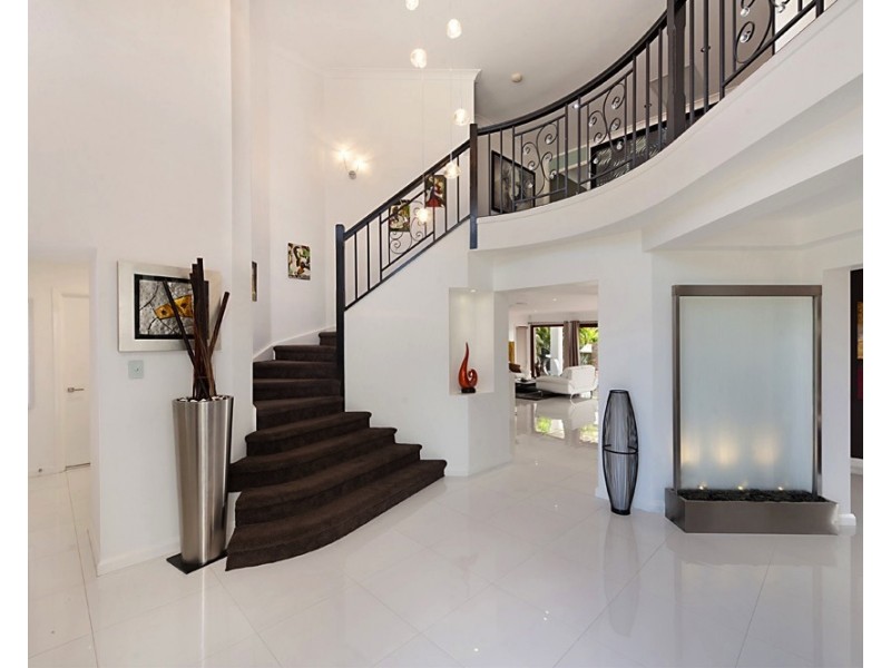 1675 Riverdale Dr, Hope Island QLD 4212