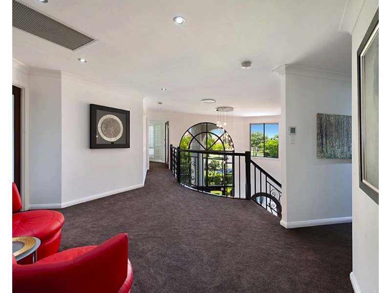 1675 Riverdale Dr, Hope Island QLD 4212