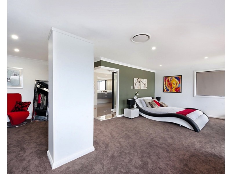 1675 Riverdale Dr, Hope Island QLD 4212