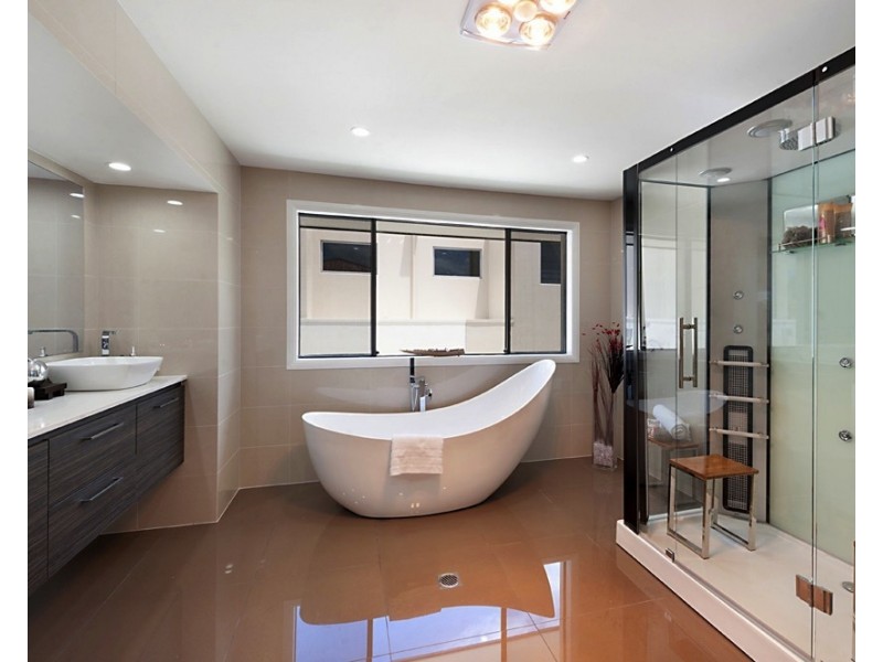 1675 Riverdale Dr, Hope Island QLD 4212