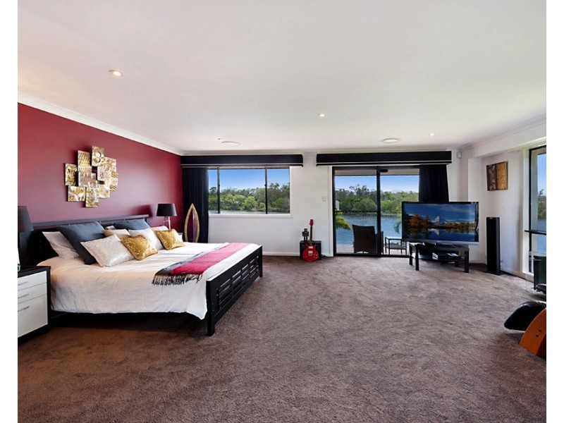 1675 Riverdale Dr, Hope Island QLD 4212