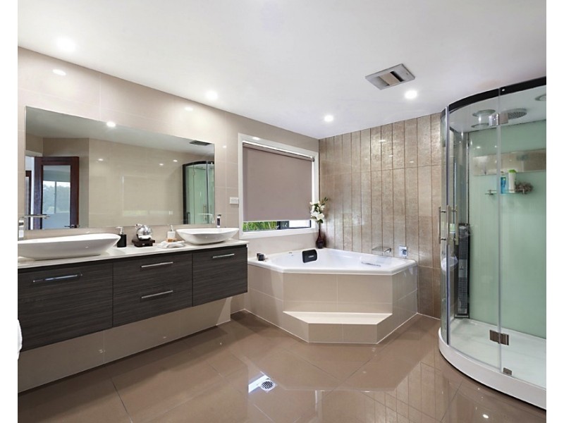 1675 Riverdale Dr, Hope Island QLD 4212