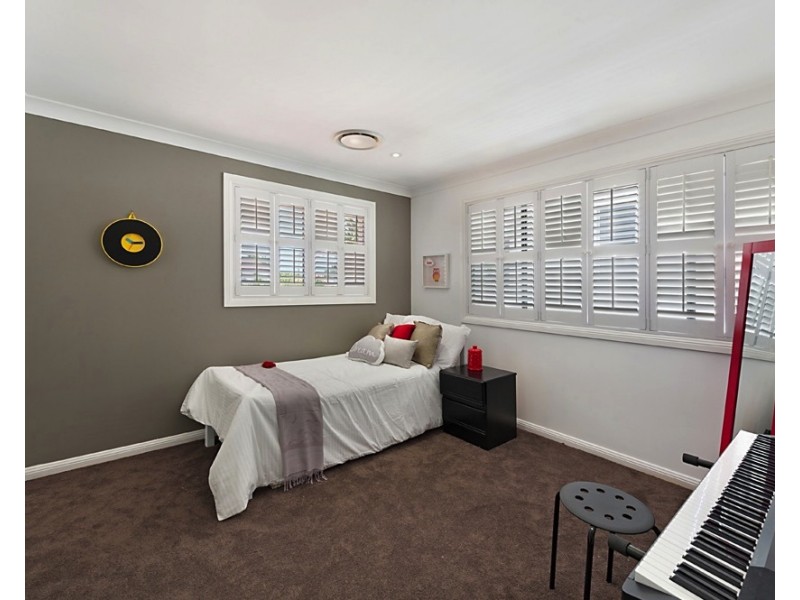 1675 Riverdale Dr, Hope Island QLD 4212