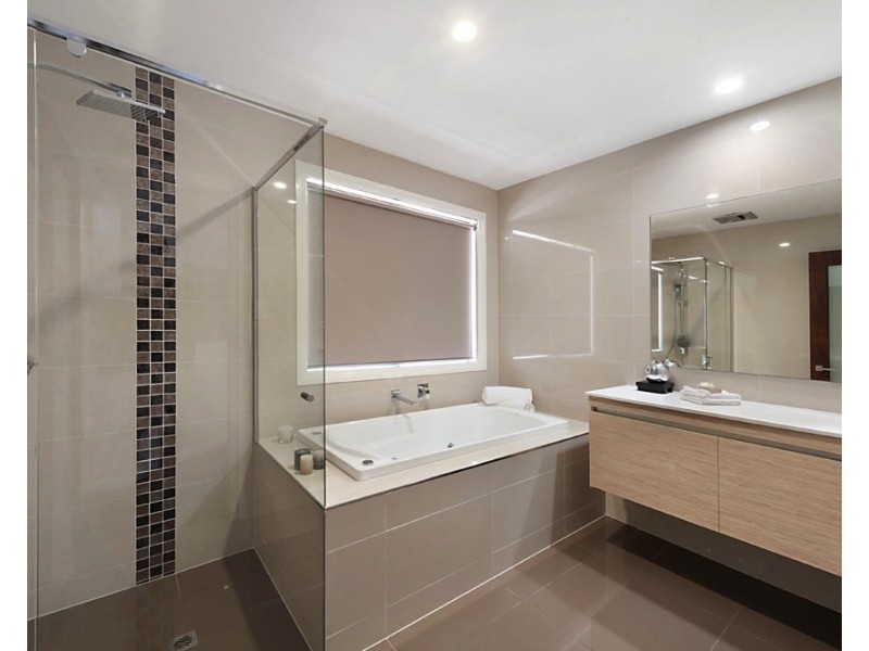 1675 Riverdale Dr, Hope Island QLD 4212