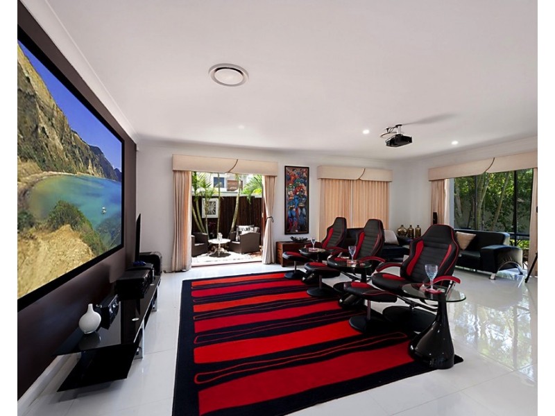 1675 Riverdale Dr, Hope Island QLD 4212