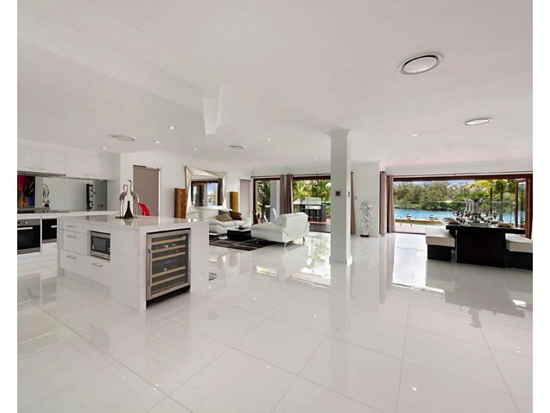 1675 Riverdale Dr, Hope Island QLD 4212