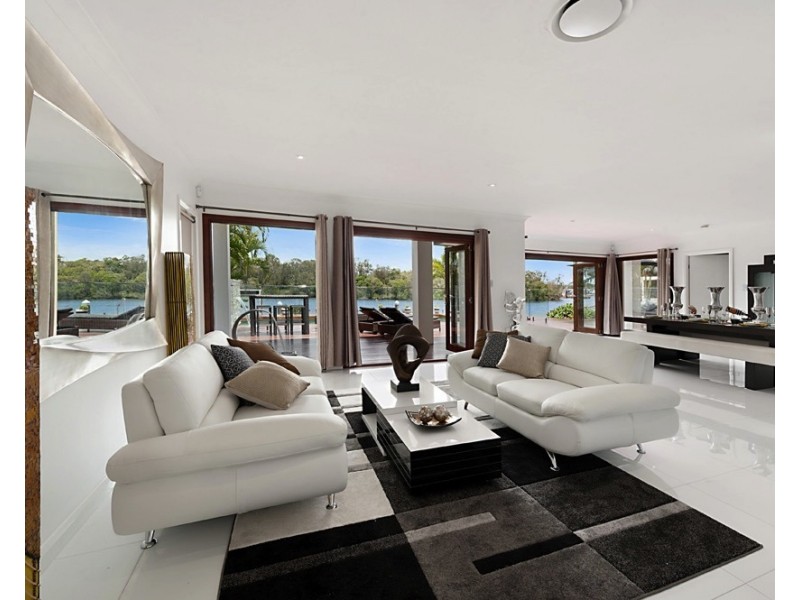 1675 Riverdale Dr, Hope Island QLD 4212