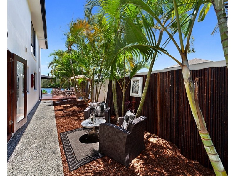 1675 Riverdale Dr, Hope Island QLD 4212