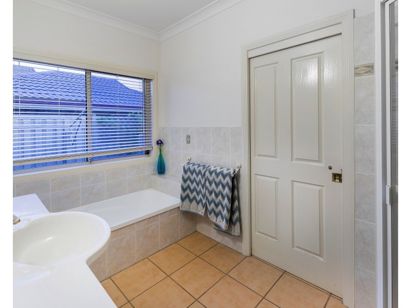 7 Eastbank Tce, Helensvale QLD 4212