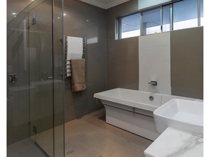 136 The Peninsula, Helensvale QLD 4212