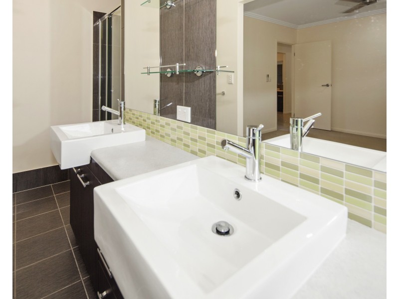 20 Saddle Back Street, Upper Coomera QLD 4209