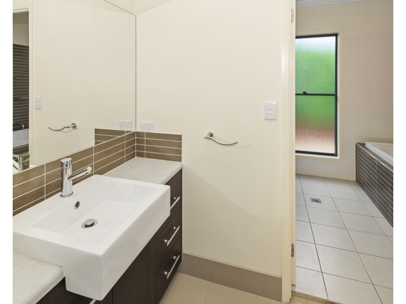 20 Saddle Back Street, Upper Coomera QLD 4209