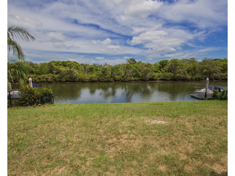 2347 Cressbrook Dr, Hope Island QLD 4212