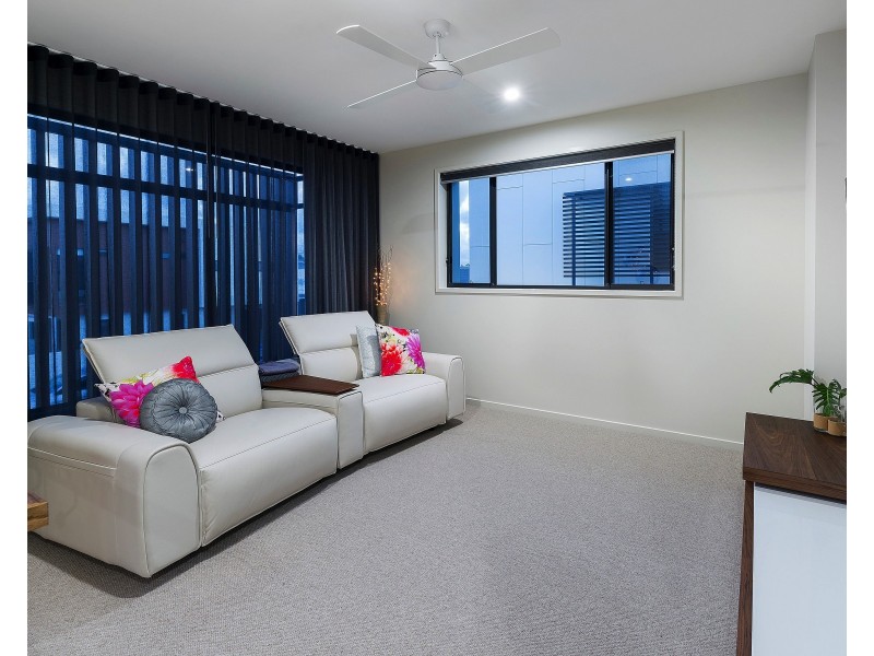 86 North Quay Cct, Hope Island QLD 4212