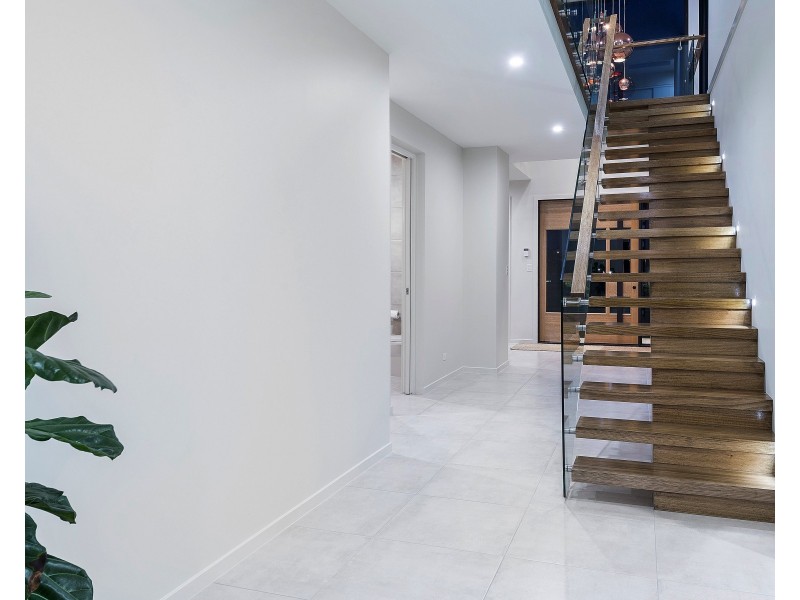 86 North Quay Cct, Hope Island QLD 4212