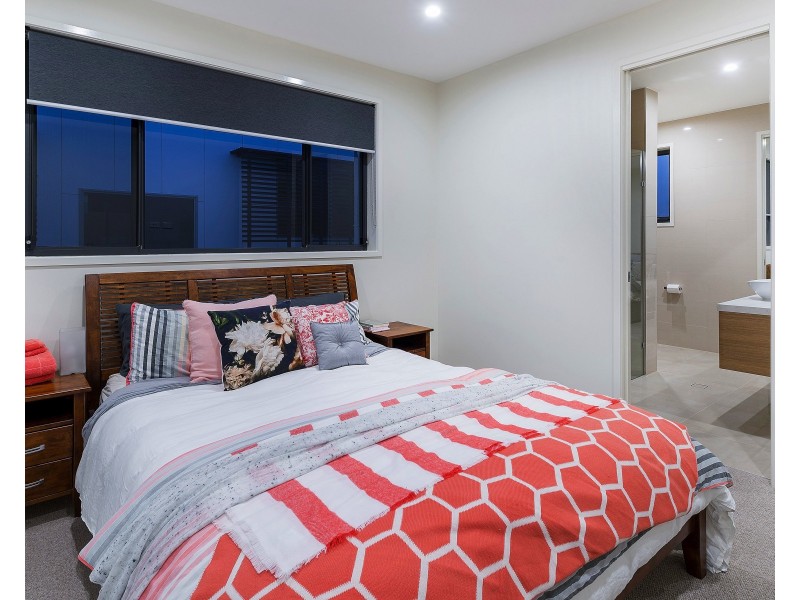 86 North Quay Cct, Hope Island QLD 4212