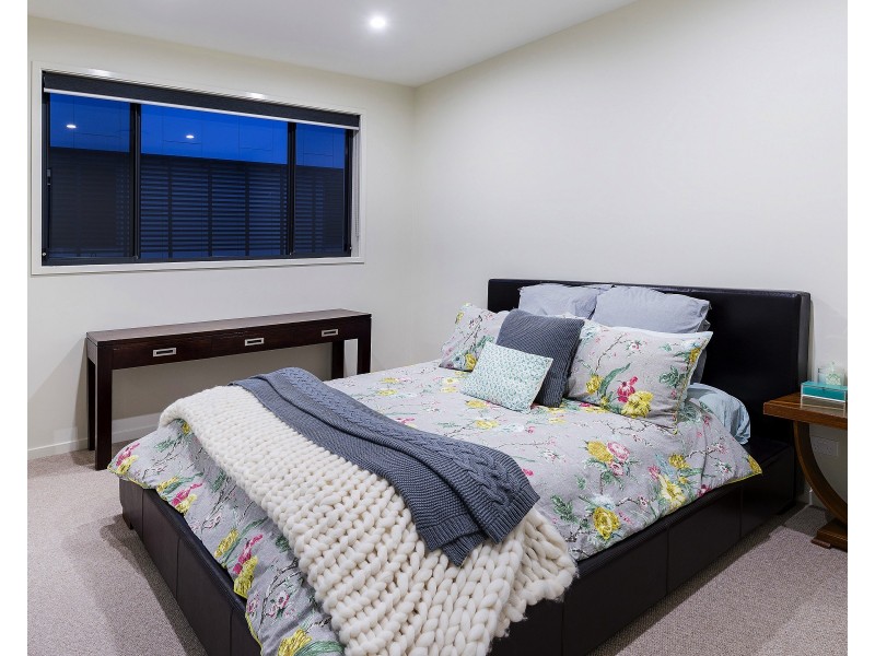 86 North Quay Cct, Hope Island QLD 4212