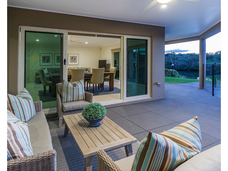 2503 Cressbrook Dr, Hope Island QLD 4212