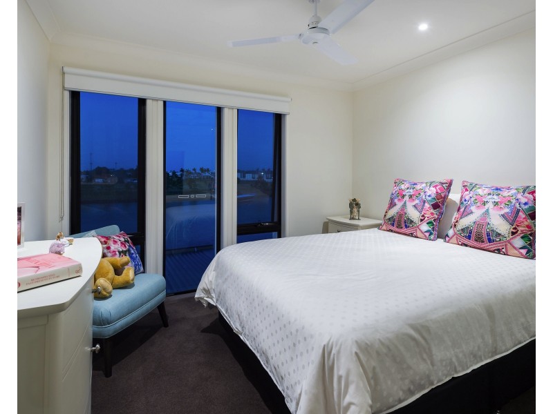 21/126 Marina Quays Bvd, Hope Island QLD 4212