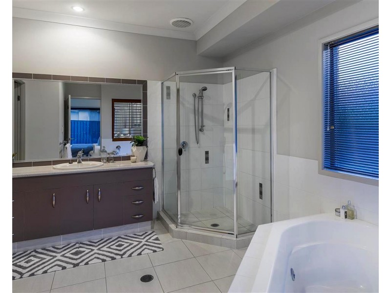 16 Beau Geste Pl, Coomera Waters QLD 4209