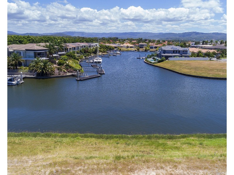 5007 Point Drive, Hope Island QLD 4212