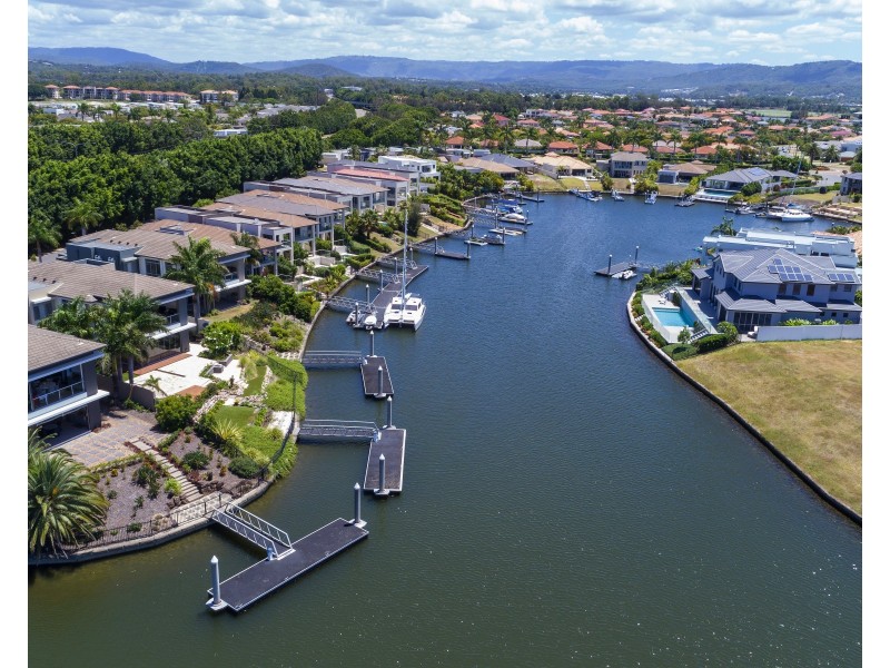 5007 Point Drive, Hope Island QLD 4212