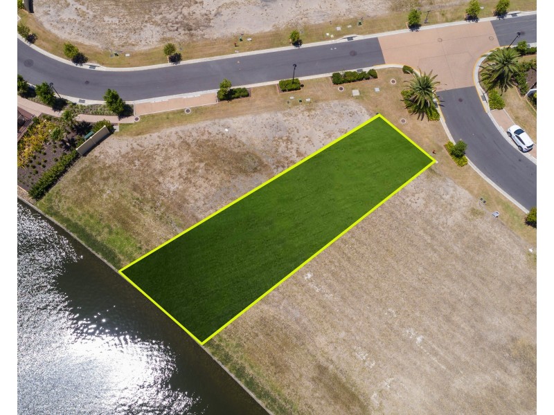 5007 Point Drive, Hope Island QLD 4212