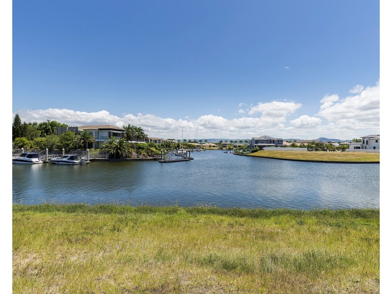 5007 Point Drive, Hope Island QLD 4212