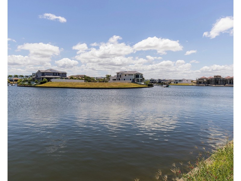 5007 Point Drive, Hope Island QLD 4212