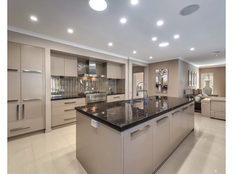 2561 Cressbrook Dr, Hope Island QLD 4212