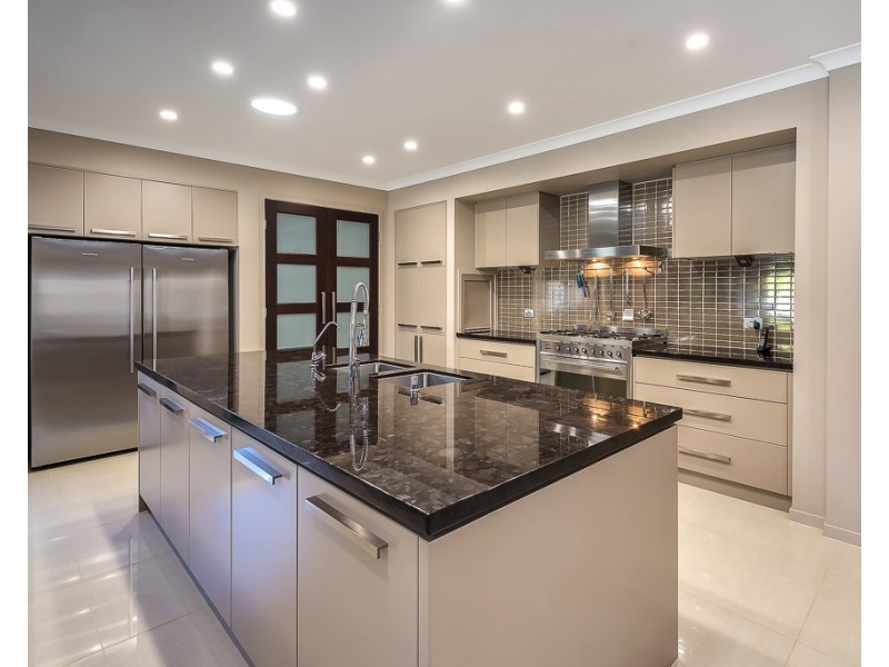 2561 Cressbrook Dr, Hope Island QLD 4212