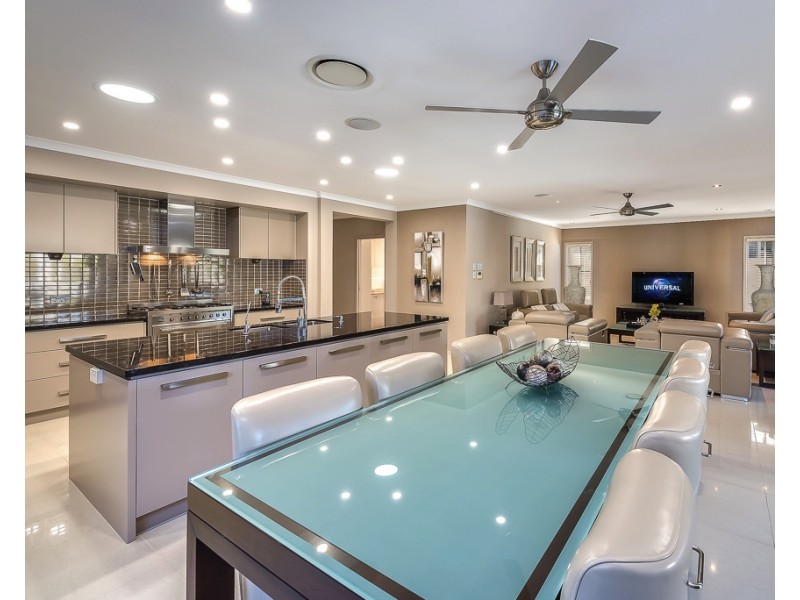 2561 Cressbrook Dr, Hope Island QLD 4212