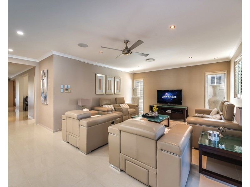 2561 Cressbrook Dr, Hope Island QLD 4212