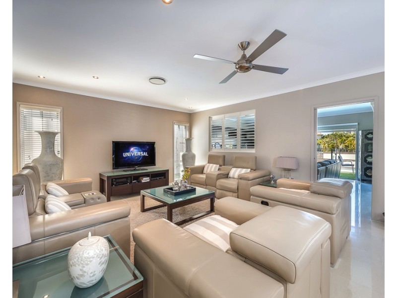 2561 Cressbrook Dr, Hope Island QLD 4212