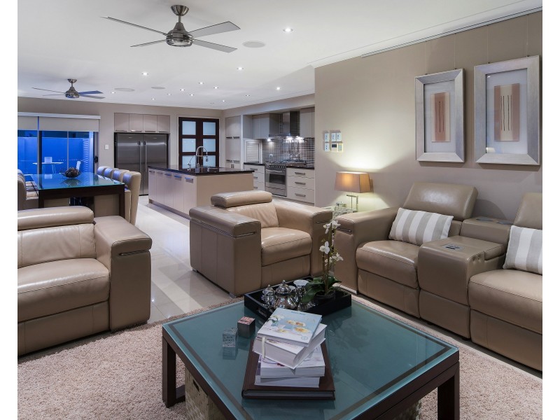 2561 Cressbrook Dr, Hope Island QLD 4212