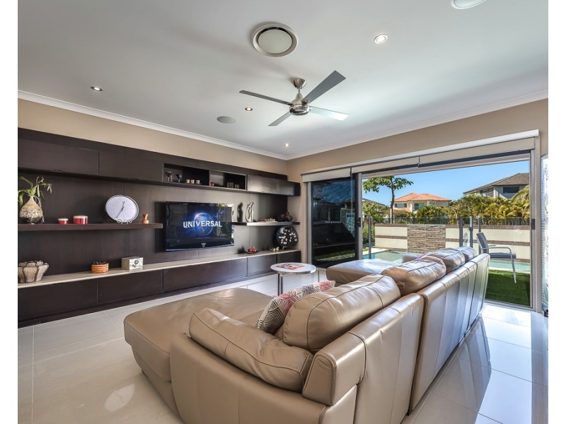 2561 Cressbrook Dr, Hope Island QLD 4212