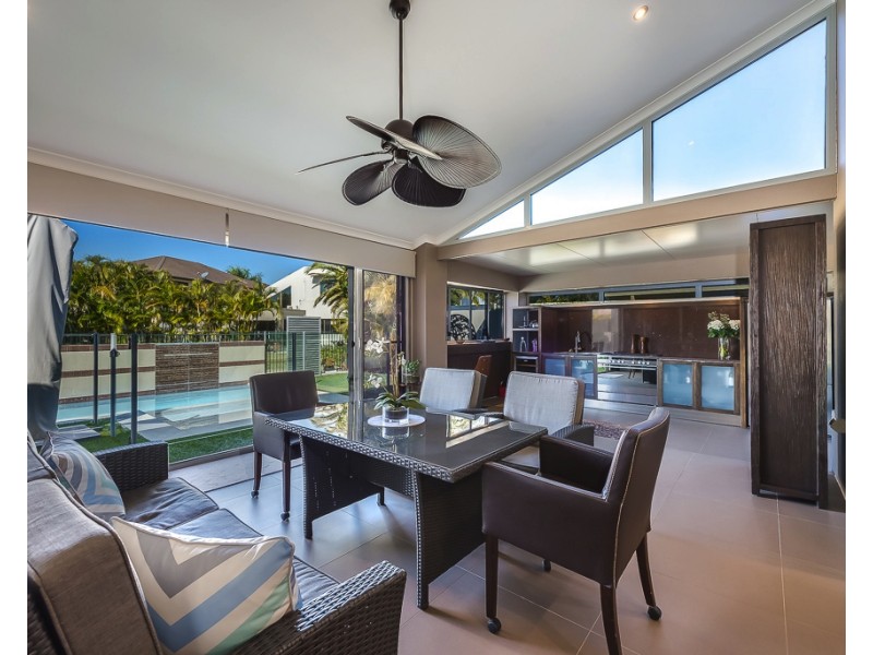 2561 Cressbrook Dr, Hope Island QLD 4212