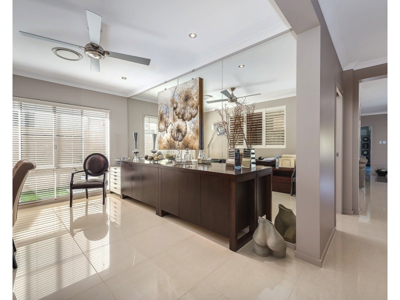 2561 Cressbrook Dr, Hope Island QLD 4212